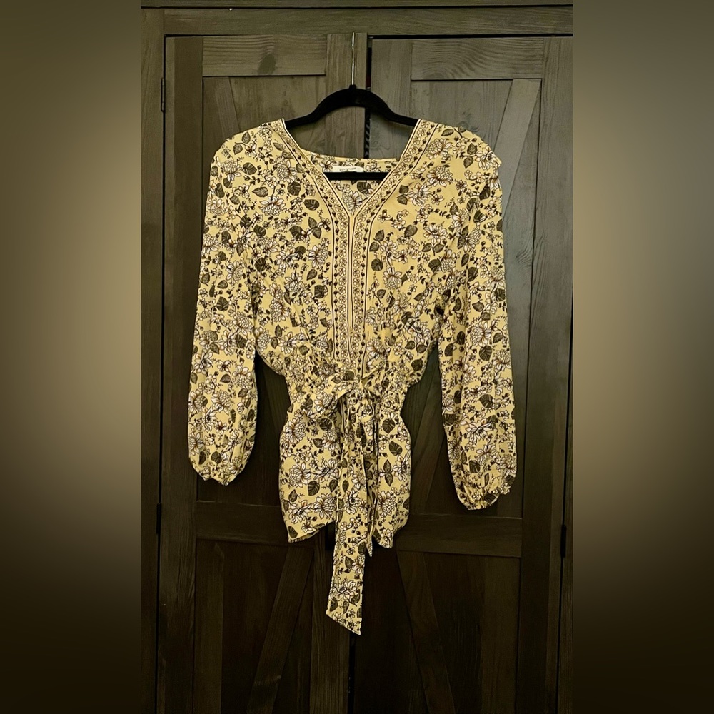 Max Studio tie waist floral blouse L